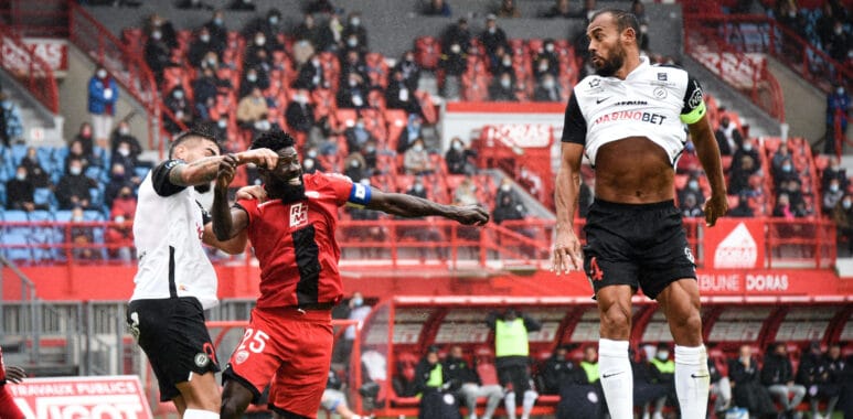 Vitorino Hilton ( 4 - Montpellier ) - DELORT Andy ( 9 - Montpellier ) - ECUELE MANGA Bruno ( 25 - Dijon FCO ) - FOOTBAL | AllezPaillade.com