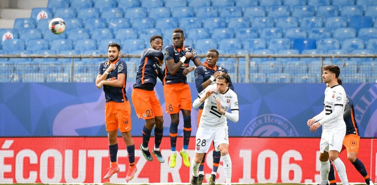 COUP FRANC - MUR - 10 GAETAN LABORDE (MHSC) - 21 ELYE WAHI (MHSC) - 19 STEPHY ALVARO MAVIDIDI (MHSC) - 06 JUNIOR SAMBIA | AllezPaillade.com