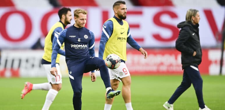 Echauffement des joueurs du MHSC Nicolas Cozza (MHSC) / Andy Delort (MHSC) FOOTBALL : LOSC vs MHSC - Ligue1 Uber Eats - | AllezPaillade.com
