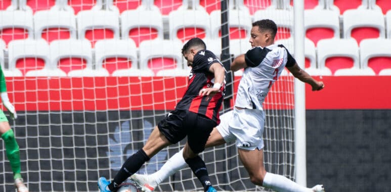 Youcef Atal (OGC Nice) - Daniel Congre (Montpellier FC) FOOTBALL : OGC Nice vs Montpellier - Ligue 1 Uber Eats - Nice - | AllezPaillade.com