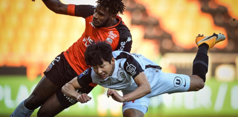 Illok YUN ( 24 - Montpellier ) - Andreaw GRAVILLON ( 2 - FC Lorient ) - FOOTBALL : Lorient vs Montpellier - Ligue 1 - Lo | AllezPaillade.com