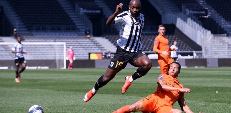 19 STEPHANE BAHOKEN (SCO) - 03 DANIEL CONGRE (MHSC) FOOTBALL : Angers vs Montpellier - Ligue 1 Uber Eats - 04/04/2021 F | AllezPaillade.com