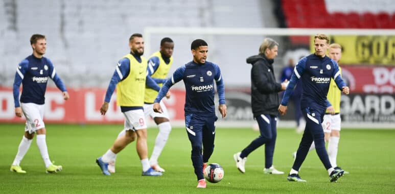 Echauffement des joueurs du MHSC Keagan Dolly (MHSC) / Andy Delort (MHSC) FOOTBALL : LOSC vs MHSC - Ligue1 Uber Eats - 1 | AllezPaillade.com