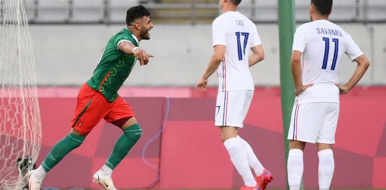 1436219-le-mexicain-alexis-vega-celebre-l-ouverture-du-score-face-aux-francais-anthony-caci-et-teji-savanier-le-22-juillet-2021-a-tokyo | AllezPaillade.com
