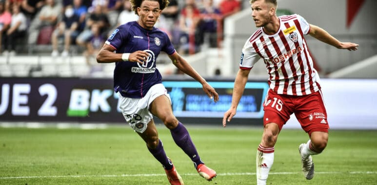 Janis Antiste (tfc) vs Clement Vidal (aca) FOOTBALL : Toulouse vs Ajaccio - 1ere Journee L2 BKT - Toulouse - 24/07/2021 | AllezPaillade.com