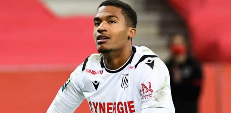 1200-L-fc-nantes-le-statut-de-titulaire-d-alban-lafont-remis-en-question | AllezPaillade.com