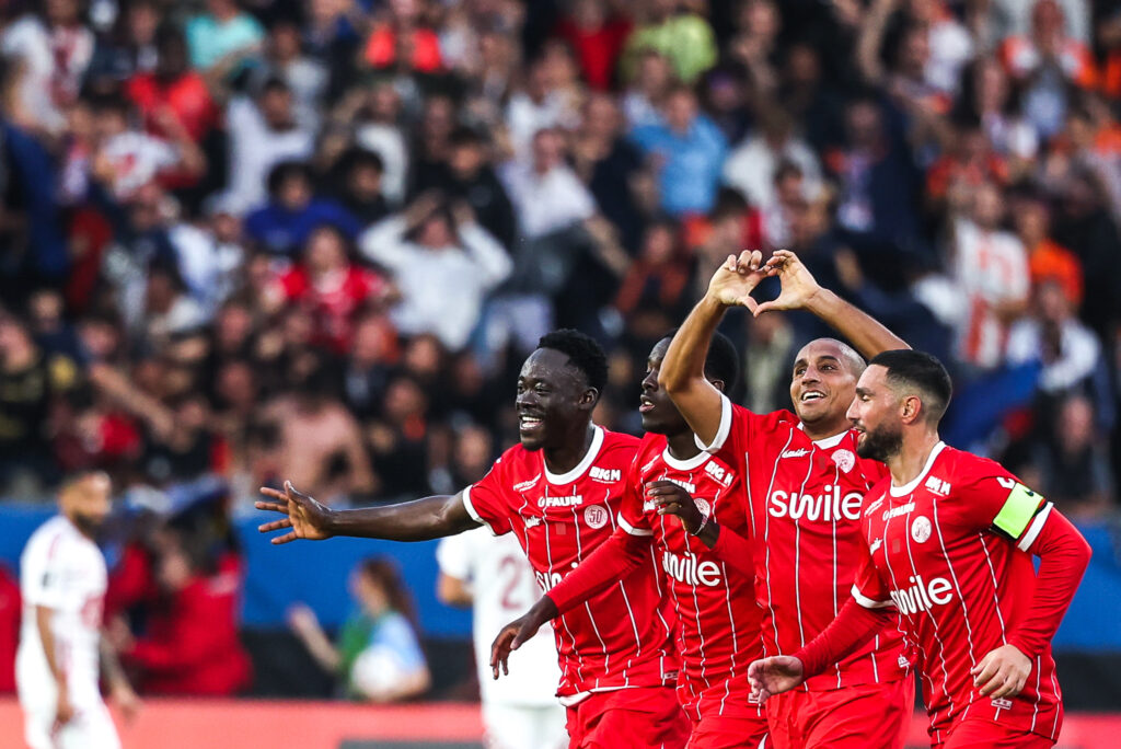Khazri Adams | AllezPaillade.com