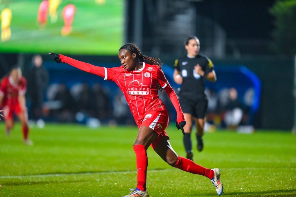 Féminines, Ifeoma Onumonu