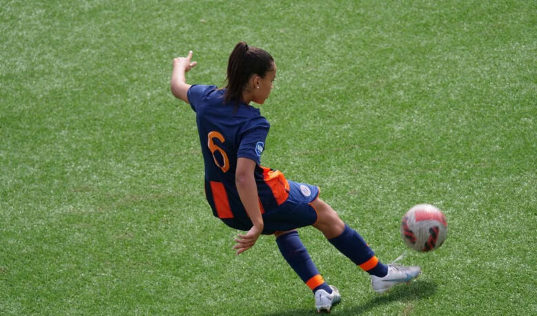 F&eacute;minines, Sofia Meziane