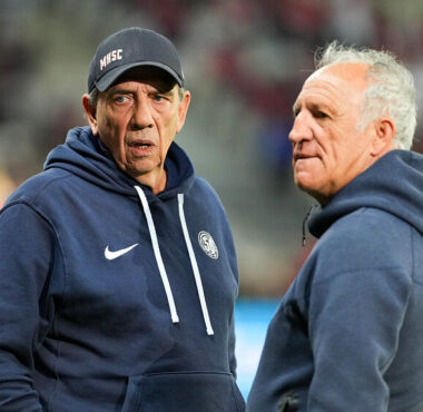 https://www.allezpaillade.com/wp-content/uploads/2025/03/ICONSPORT_254754_0097-380x370.jpg