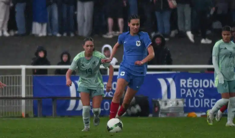 F&eacute;minines, Bouchra Kharafi