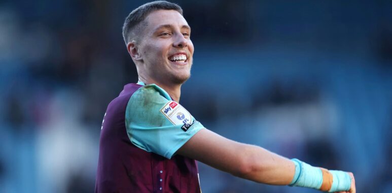 burnley-s-maxime-esteve-celebrates-after-the-match | AllezPaillade.com