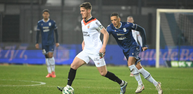 Julien Laporte USL Dunkerque v FC Lorient - Ligue 2 BKT 20242025 | AllezPaillade.com
