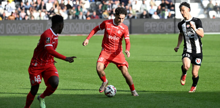 Enzo Tchato Angers SCO v Montpellier Herault SC - Ligue 1 McDonalds 20242025 | AllezPaillade.com