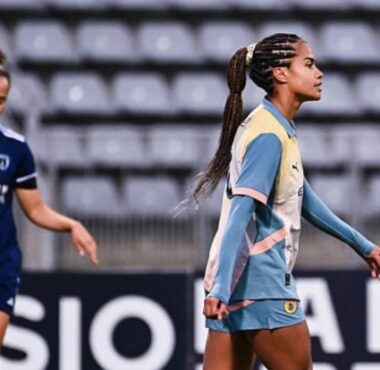 Féminines, Mary Fowler