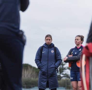 F&eacute;minines, Laura Agard