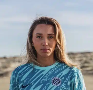 F&eacute;minines, Chlo&eacute; N'Gazi