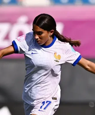 F&eacute;minines, Justine Rouquet