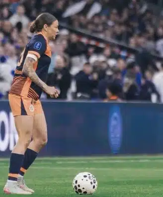 F&eacute;minines, Ashley Clark