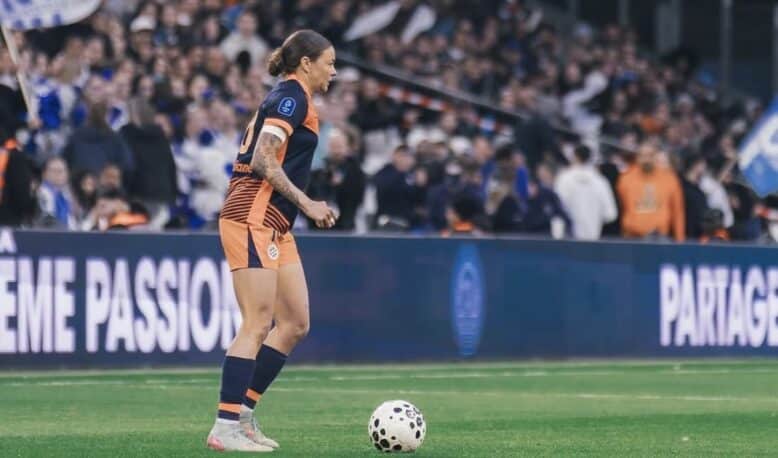 F&eacute;minines, Ashley Clark