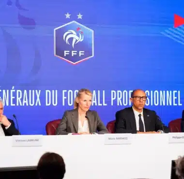 Four panelists sit at a press conference table against a blue backdrop with the FFF logo.