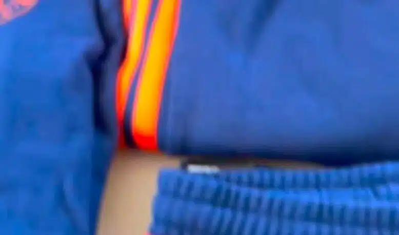 740063396_2557129944800994_5749254580096276139_n 1 | AllezPaillade.com Instagram story announcing Montpellier Football Club new training fits, shown on a person wearing a blue training suit with orange stripes.