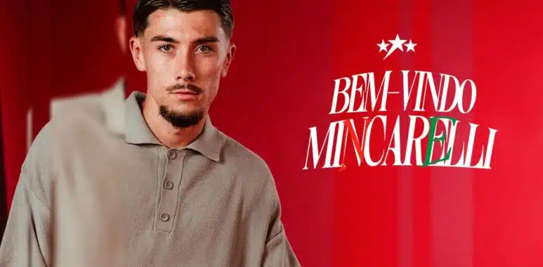 IMG_2448-1536x1086 | AllezPaillade.com Portrait of Lucas Mincarelli Davin against a red background with a bold 'Bem-Vindo Mincarelli' welcome graphic on the right.