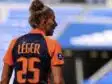 Screenshot | AllezPaillade.com Soccer player seen from behind wearing an orange and navy jersey with the name LÉGER and number 25 on the back, in a stadium.