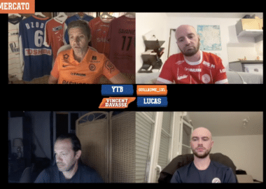 Video conference with four men in jerseys on a split-screen, orange 'BILAN DU MERCATO' banner at top and club logos on screen edge