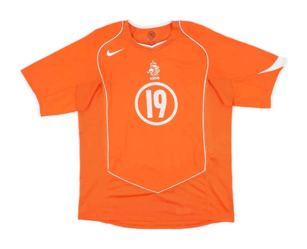 netherlands-2004-home-kit | AllezPaillade.com Orange Netherlands national team soccer jersey with number 19, KNVB crest, and white piping.