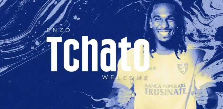 Smiling man in a pale yellow shirt against a blue marbled background, with large white text 'Tchato' and small 'ENZO' above it; a welcome message below.