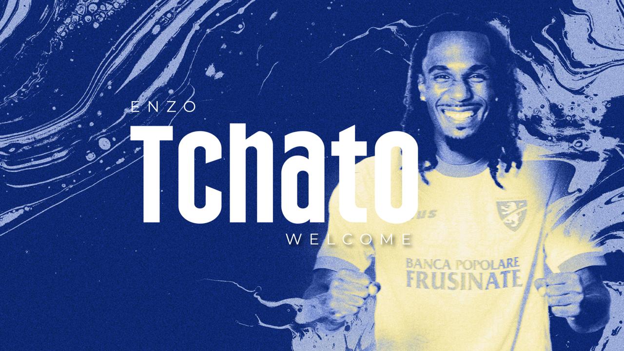 Smiling man in a pale yellow shirt against a blue marbled background, with large white text'Tchato' and small 'ENZO' above it; a welcome message below.