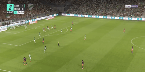 Football match scene with green team defending near their goal as ASSE leads MHSC 1&ndash;0 at 45:00 on screen.