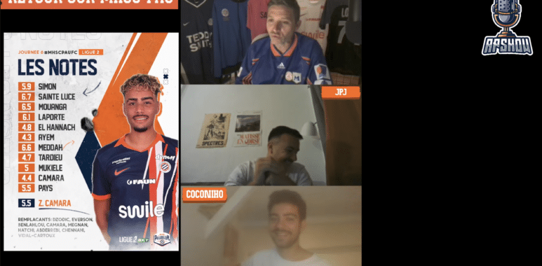 Broadcast collage: left poster 'Les Notes' with football notes, center video-call with a man in blue jersey, right black area with mic logo.